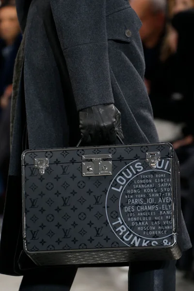 Look 3